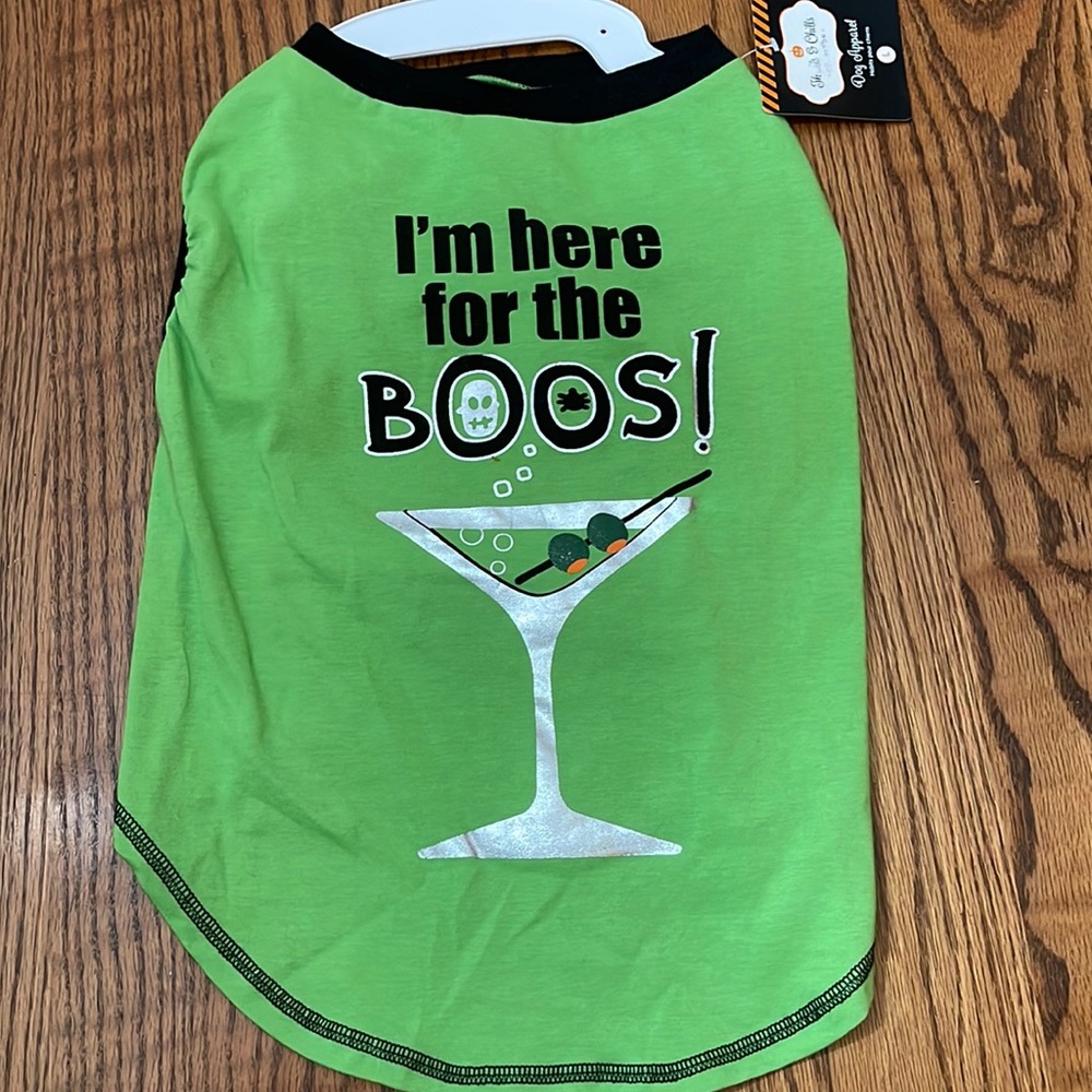 I’m here for the boos dog shirt ❤️ 2/$15 ❤️